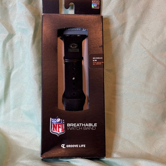 NFL Groove Life Apple 42/44 mm Black Green Bay Watch Band - Picture 1 of 4